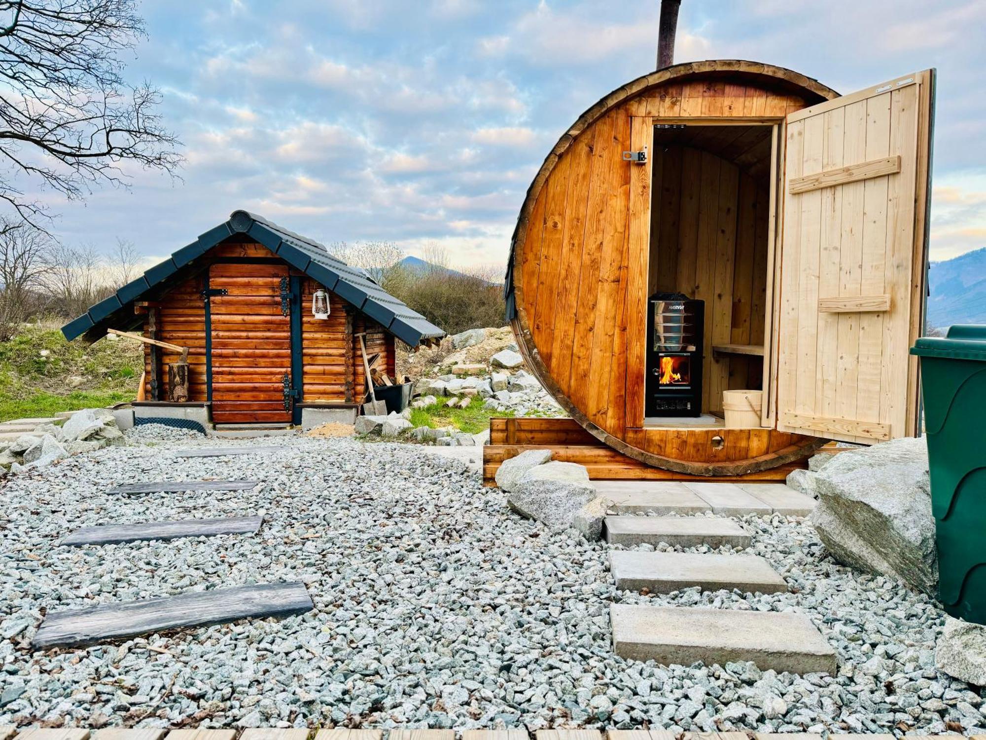 Tiny House With Mountain Views Apartment Turany ภายนอก รูปภาพ