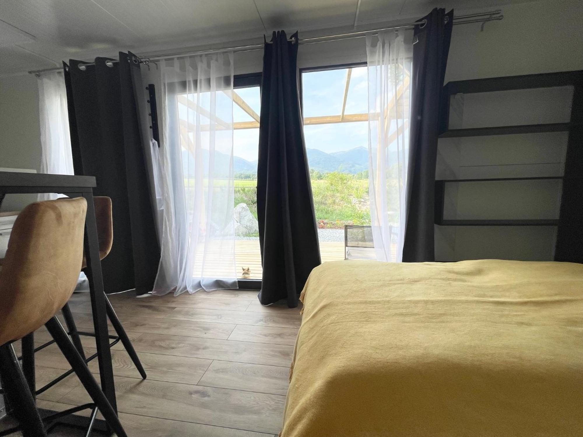Tiny House With Mountain Views Apartment Turany ภายนอก รูปภาพ